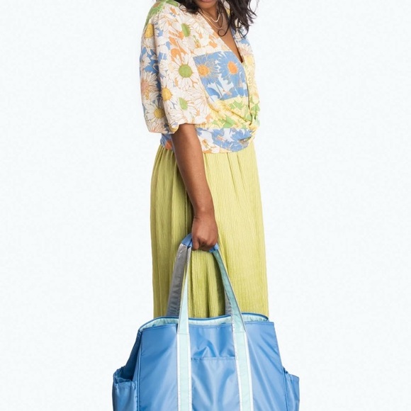 🦩RARE🦩 Sold out everywhere Lug  Rover XL  Tote Bag - NWT - Picture 5 of 13